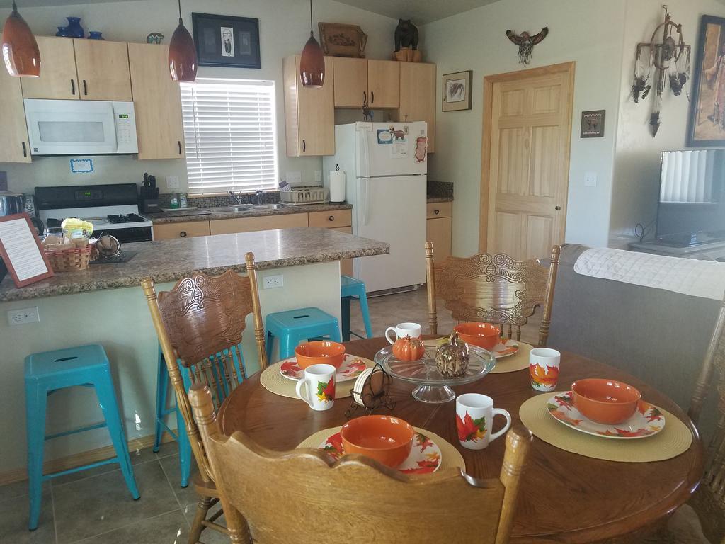 Grizzly Roadhouse Bed And Breakfast 科特斯 外观 照片